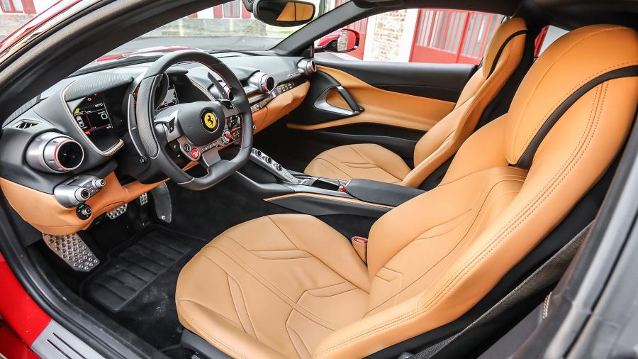 Панель приборов Ferrari 812 Superfast 2017 года  (фото 59 из 91)